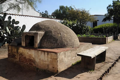 Casa_de_Estudillo_-_oven